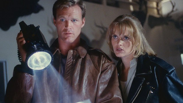 MV5BZDdiM2JlZDUtODQxMC00OWYxLTljZTAtMTZjNDFhMjQ1ZWU1XkEyXkFqcGdeQXVyOTE3OTk1MTA@._V1_SY1000_CR0,0,1512,1000_AL_