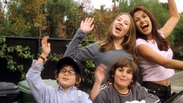 MV5BNjk1NmZmMzMtNzVlMC00NzVkLWI5M2UtNzJhOGYyMmJlOGJiXkEyXkFqcGdeQXVyOTc5MDI5NjE@._V1_